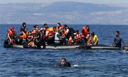 Mueren nueve migrantes por el naufragio de una embarcación en el Egeo